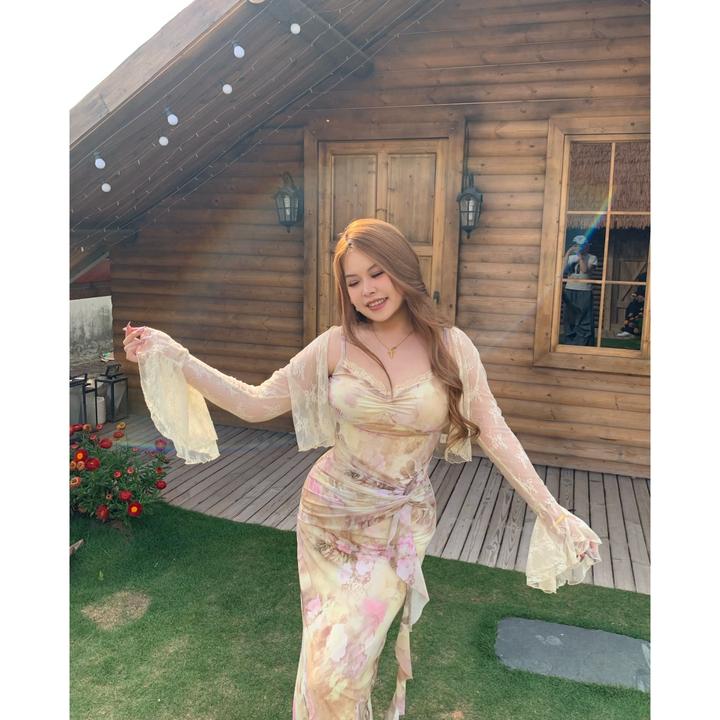 琥珀松林 法式碎花收腰遮肉显瘦吊带连衣裙夏季打卡包出片G134