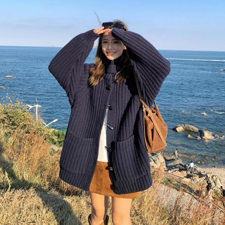 韩系休闲风复古高领针织牛角扣女秋冬宽松厚实时尚毛衣外套上衣