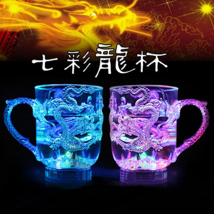 感应发光龙杯创意倒水就亮七彩发光杯子礼品酒吧闪光杯新款龙纹杯