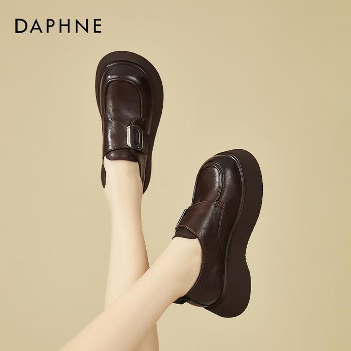 达芙妮棕色乐福鞋女鞋2025新款春季厚底配裙子的松糕英伦风小皮鞋