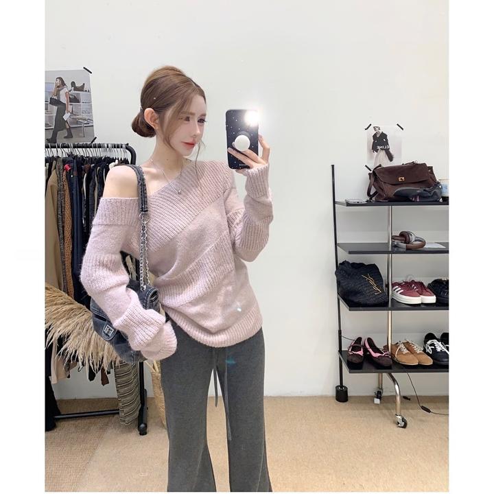 【 淡颜天菜】 韩系斜肩毛衣+韩系微喇加厚休闲长裤显瘦套装23081#