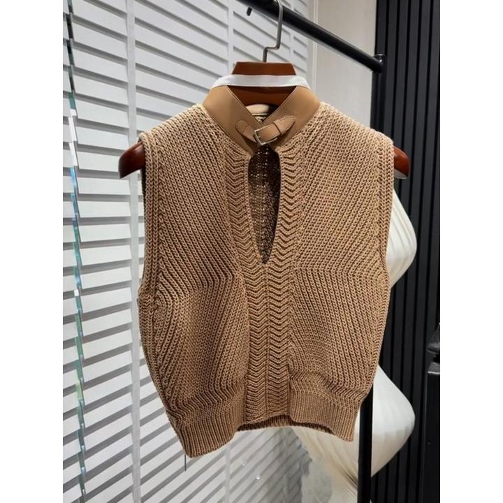 欧货爆款洋气减龄高级感超好看上衣软糯卡其色针织马甲毛衣女秋季