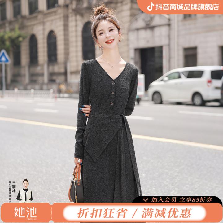 丝柏舍2025秋装新款女装时尚简约单排扣长款V领连衣裙S53B3570L