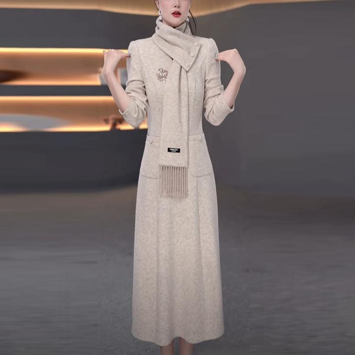 云柔绒带围巾洋气衣服女2025秋冬季新款长袖时尚显瘦打底连衣裙子
