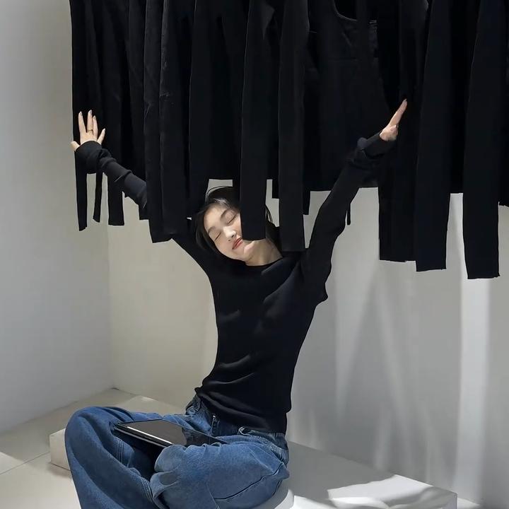 2025秋季新款性感韩系穿搭黑色露背气质上衣高腰牛仔阔腿裤套装