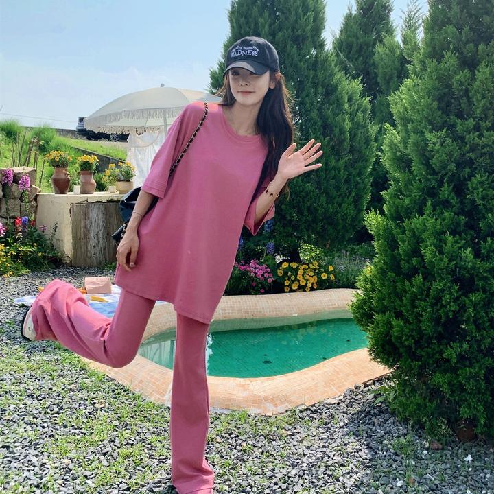 多巴胺粉色休闲运动套装女夏2025穿搭一整套时尚减龄喇叭裤两件套