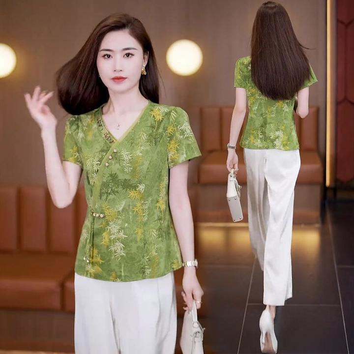 新中式夏季妈妈装气质衬衫女士2024时尚洋气减龄修身V领短袖上衣