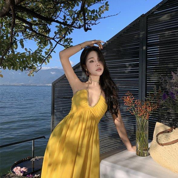 高级感黄色挂脖礼服宴会名媛生日气质穿搭海边度假拍照连衣裙长裙