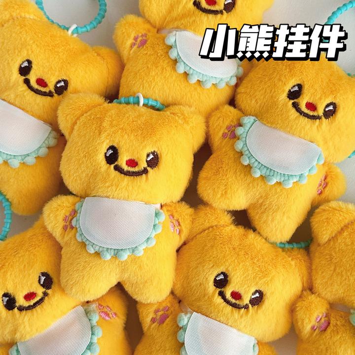 可爱卡通围兜小熊公仔钥匙扣挂件少女毛绒挂饰娃娃机摆摊玩偶