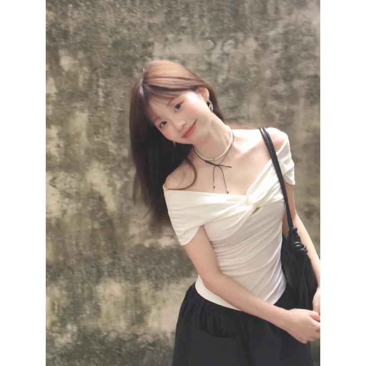 韩系简约穿搭白色一字肩扭结修身T恤上衣女夏季半身裙蓬蓬花苞裙