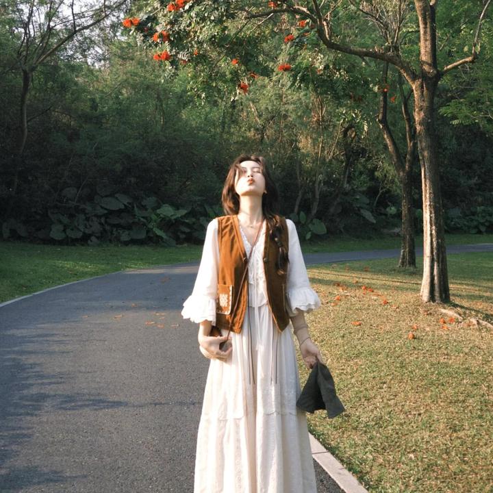 2025夏装森系穿搭一整套独特绝美波西米亚米白色连衣裙马甲套装女