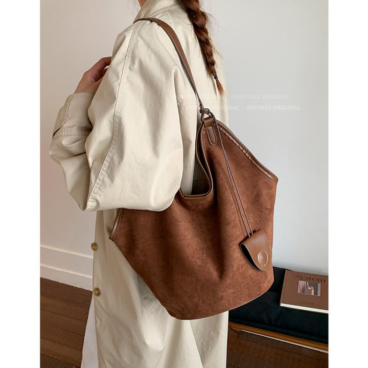 慵懒松弛感棕色托特包包女式2025新款单肩包复古大容量通勤水桶包