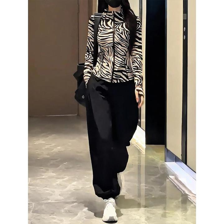 欧货春秋时尚洋气女士春款斑马纹显瘦拉链印花外套高腰休闲裤两件