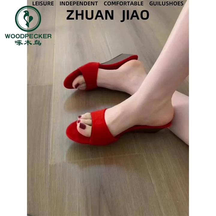 啄木鸟2025夏季新款坡跟拖鞋女外穿高跟鞋法式气质一字凉拖凉鞋