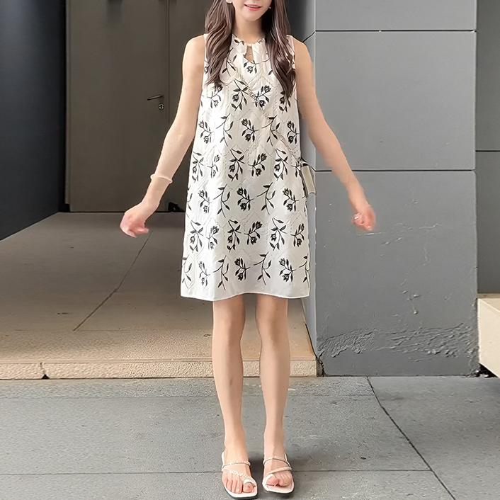 时尚设计水滴领花朵刺绣连衣裙女夏季新款慵懒气质收腰A