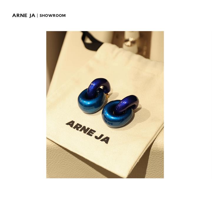 合金木质耳饰 ARNE JA|“新浪漫主义”穹顶鎏光檀木纽扣耳夹2020