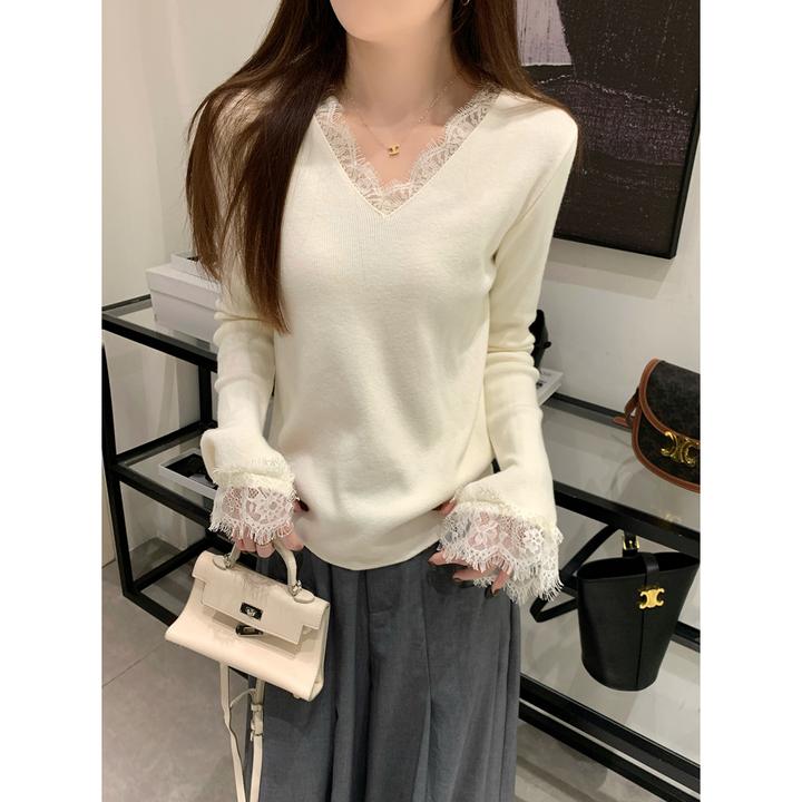 法式v领气质蕾丝拼接纯欲针织衫女秋冬新款长袖高级打底内搭毛衣