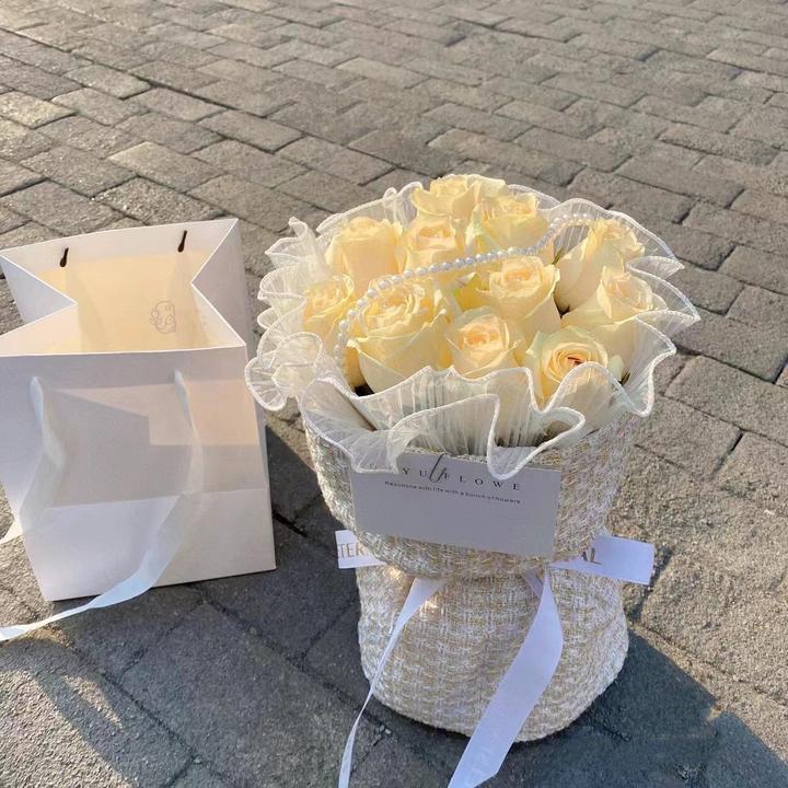 【美好心情】11枝香槟玫瑰小香风花束