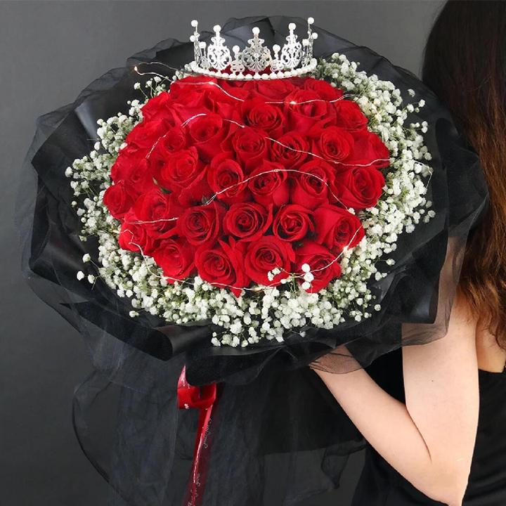 【三生三世】33朵红玫瑰花束搭配满天彩灯玫瑰花
