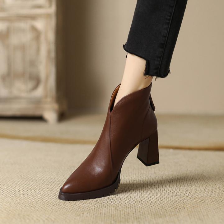 8.5cm真皮复古尖头粗跟短靴秋冬英伦风V口靴子裸靴小个子高跟鞋