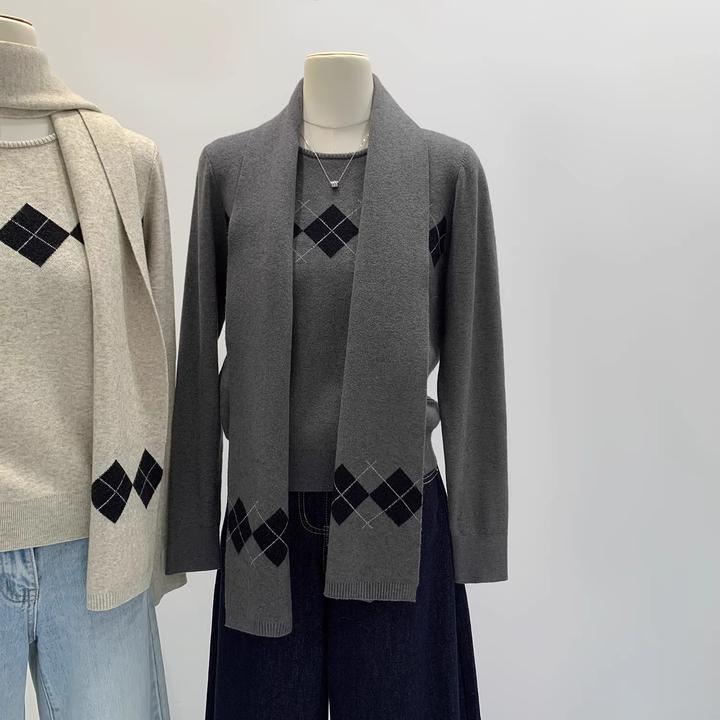 灰色菱格设计感围巾内搭毛衣两件套女冬季新款韩系针织打底衫上衣