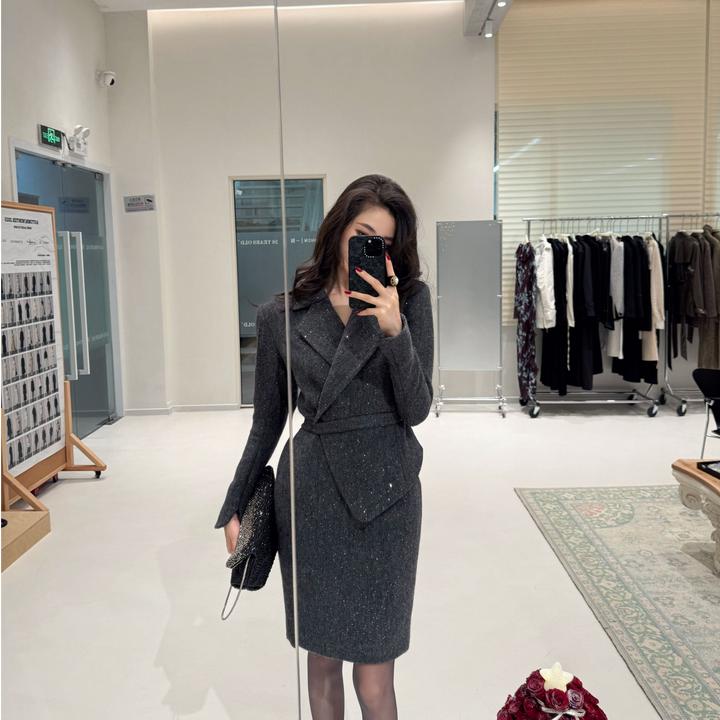 金南一细闪点缀收腰西装领秋冬暖调羊毛连衣裙0202411293