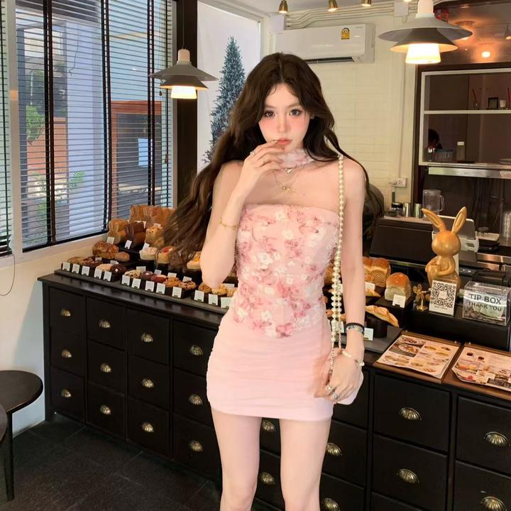 【蜜桃微醺】2025春季新款蝴蝶立体花抹胸上衣配包臀短裙辣妹两件套