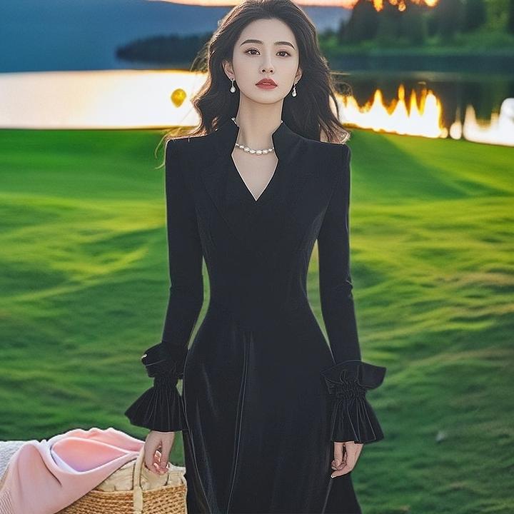2025法式高级感超好看长裙气质端庄大气正式场合黑色丝绒连衣裙冬