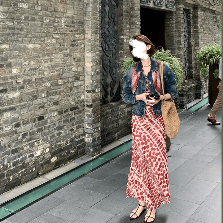 【现货】一眼明艳超显白女神感港风美人斜裁飘飘连衣裙气质显瘦裙