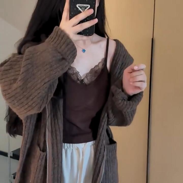 纯欲辣妹蕾丝花边吊带背心女带胸垫秋冬新款V领内搭打底上衣美背