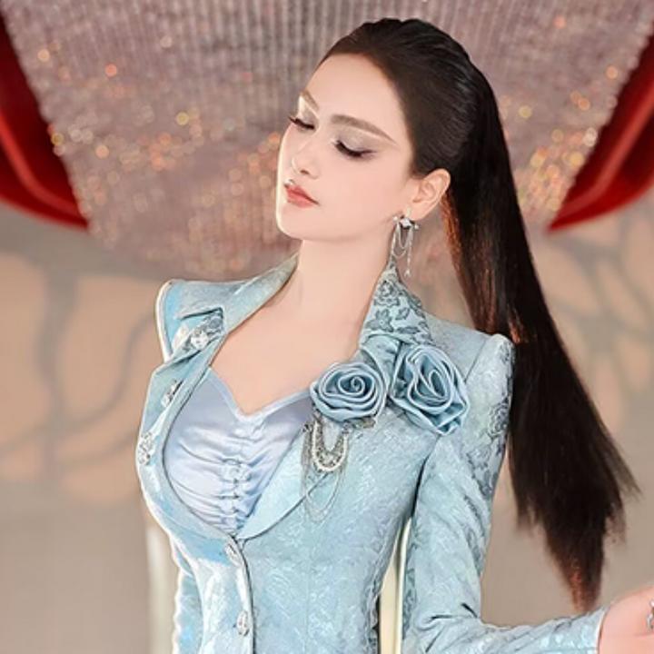 秋季印花小西服外套造型抹胸喇叭裤三件套2025新款名媛风西装套装