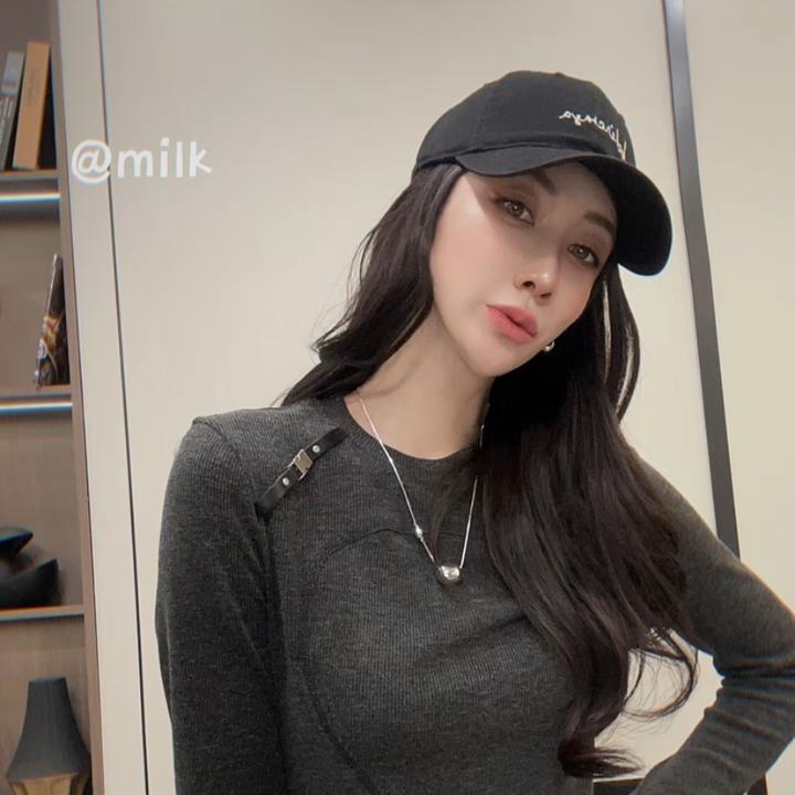 欧货2025秋冬新款时髦日常显瘦百搭设计感圆领长袖T恤针织上衣女