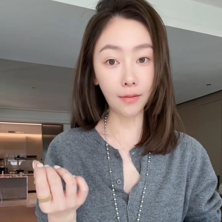 2025秋冬新款简约慵懒韩系单排扣圆领长袖百搭针织开衫毛衣上衣女