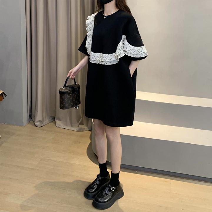 大码胖妹妹显瘦连衣裙2024夏季新款宽松赫本风拼接荷叶边设计裙子