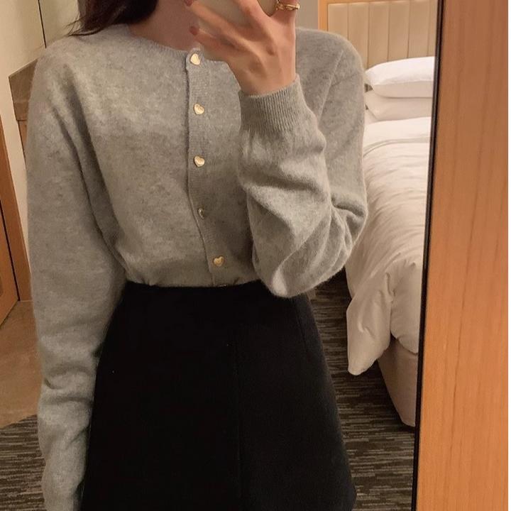 秋冬精纺细羊毛圆领宽松长袖爱心扣子针织开衫温柔慵懒风