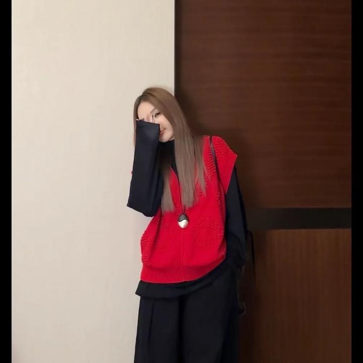 AMAZING IN | 棉质 | 立体谷波搬针V领背心 A250630-AI56BTT4506