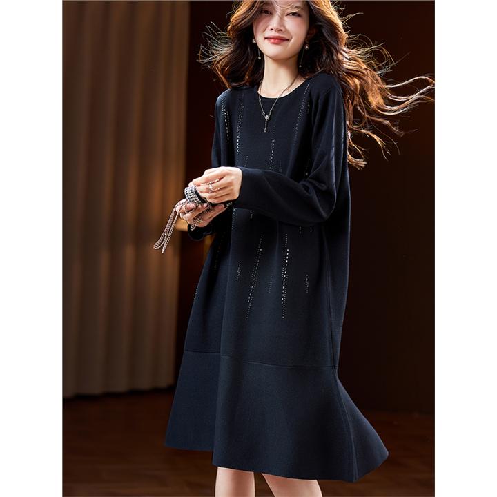 DUCURNO休闲烫钻黑色连衣裙女秋季2025新款设计感大码宽松针织裙