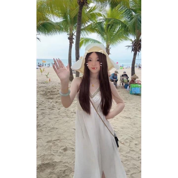 2025春秋新款时尚气质法式设计感V领名媛性感中长款无袖连衣裙女