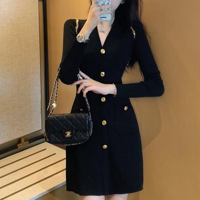 秋季微胖mm轻奢高级感小香风设计感V领遮肚显瘦针织连衣裙W0211L