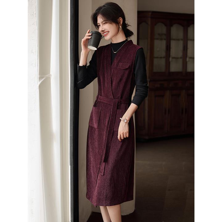 尚静高级感V领马甲连衣裙2024冬季新款时尚通勤风系带收腰连衣裙