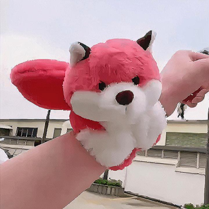 大尾巴狐狸啪啪圈毛绒布艺玩具卡皮巴拉公仔水豚玩偶吧啦拍拍手环