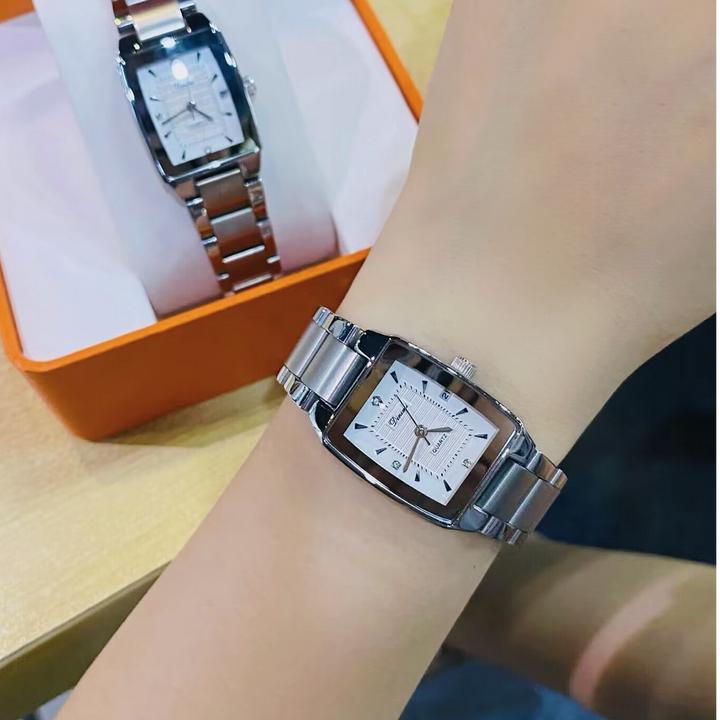 新款经典百搭精致带日历方表潮流气质轻奢精准防水女士腕表