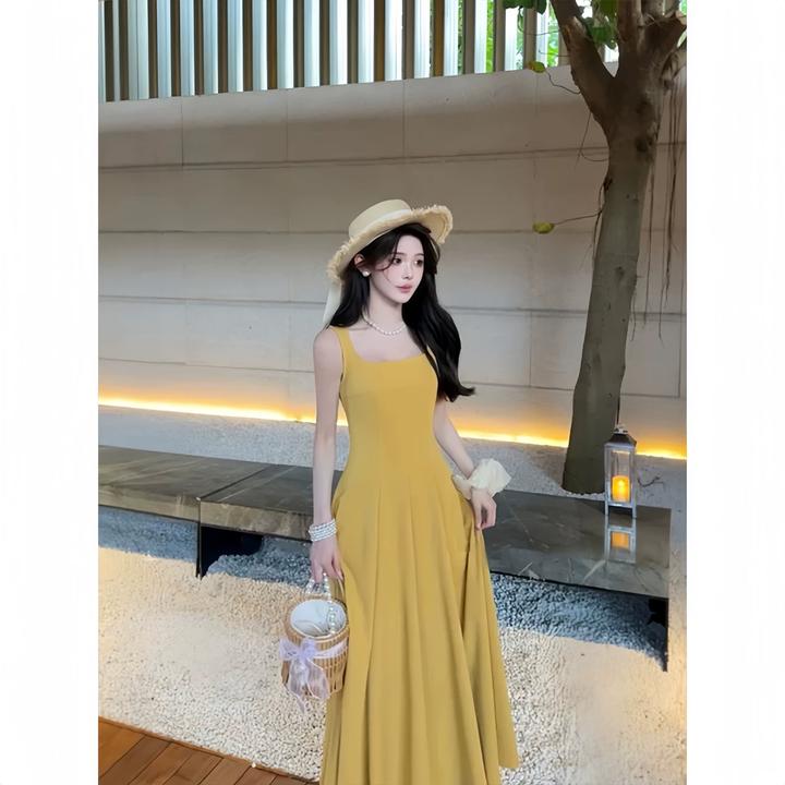 高级感性感背心裙歇方领吊带连衣裙女夏季新款气质法式收腰显瘦茶