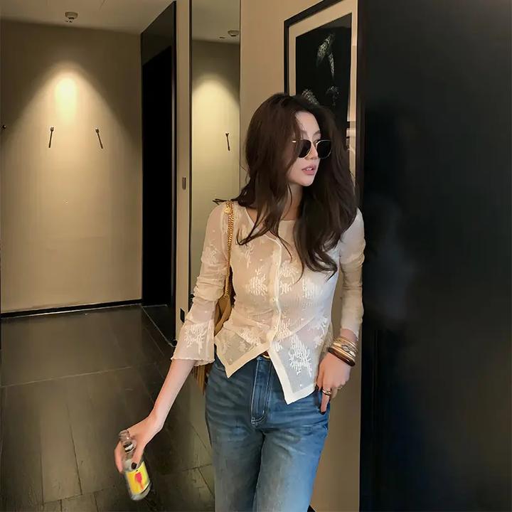 气质姐姐  肌理感褶皱亲肤喇叭袖小衫女装新款别致百搭收腰上衣