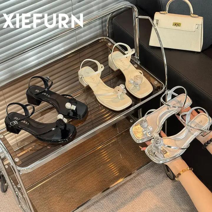 HUANGSHIFU银色珍珠花朵水钻一字带凉鞋2025夏配裙子套趾凉鞋