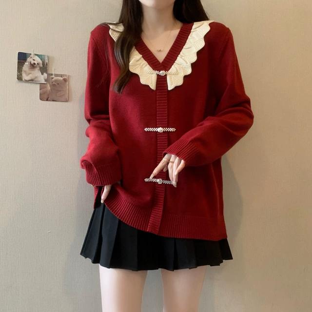 大码胖mmV领花边珍珠盘扣针织衫女春装新款打底衫百搭宽松上衣潮