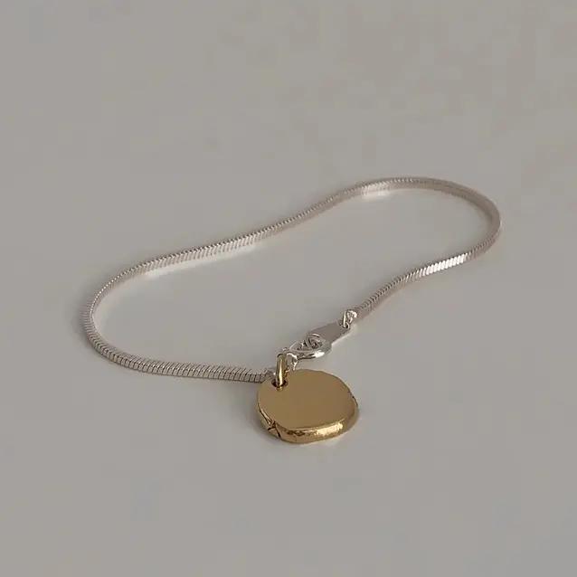 铜合金手链  小圆牌金色链坠手链女精致小众高级感蛇骨链ins手镯