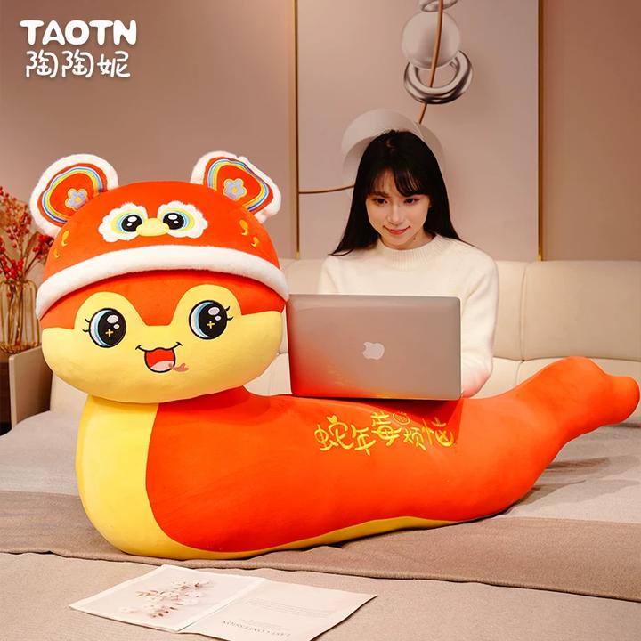 可爱蛇年吉祥物公仔毛绒玩具床上陪睡玩偶娃娃睡觉专用枕新年礼物