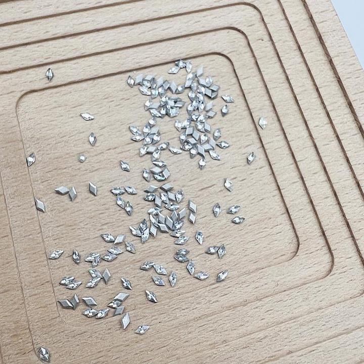 倒边平底菱形锆石1.5*3 自带火彩光感超闪倒边工艺镀底diy美甲钻