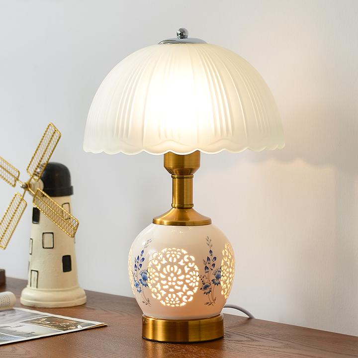 台灯卧室床头柜简约现代家用温馨结婚礼物房间装饰灯玻璃陶瓷台灯
